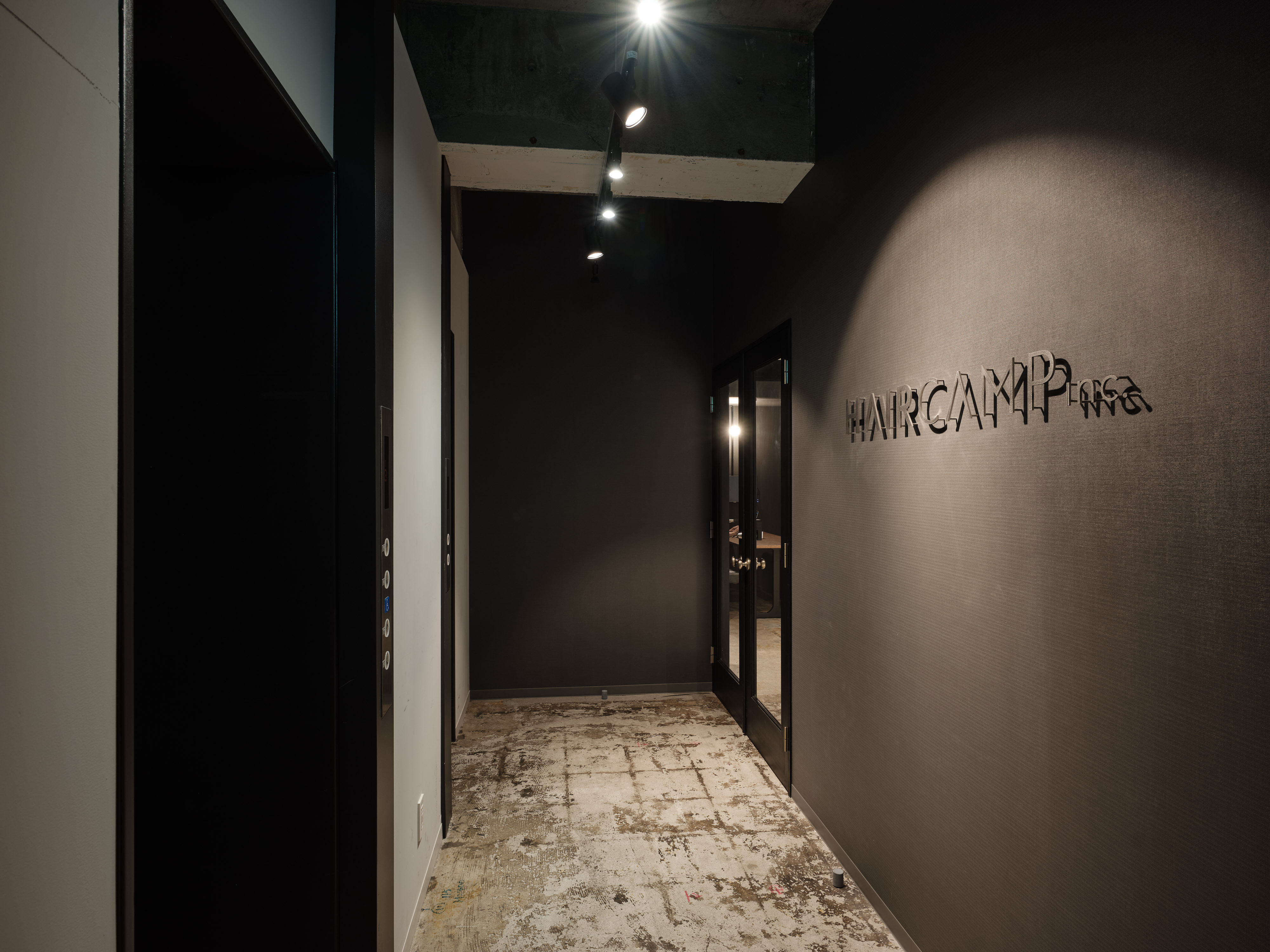 HAIRCAMP エントランス